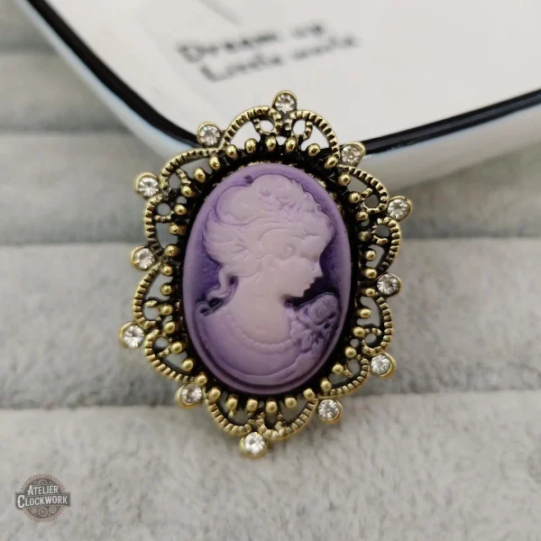 Broche camée inspirée du XIXe siècle