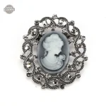 Broche camée, un accessoire tendance steampunk