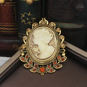 Broche à motif camée unique