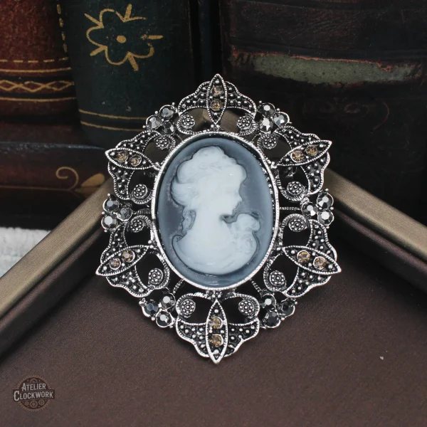 Élégante broche steampunk pour un look rétro