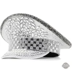 Casquette unique combinant passé et futur