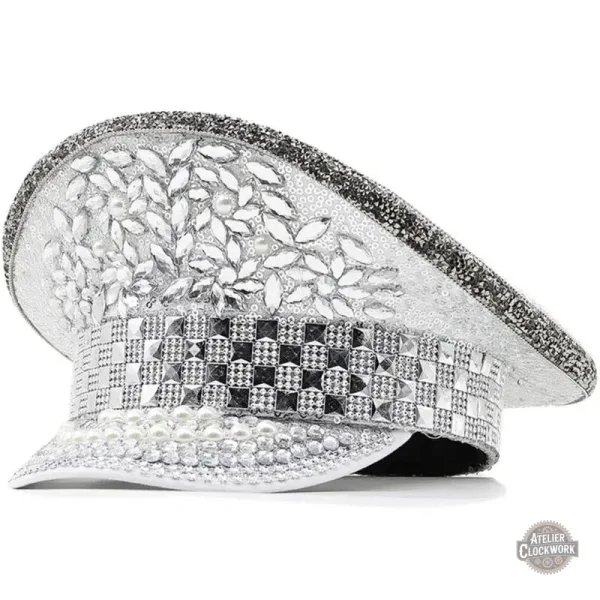 Casquette unique combinant passé et futur