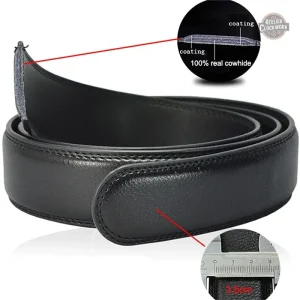 Boucle argentée sur ceinture noire, style dandy audacieux
