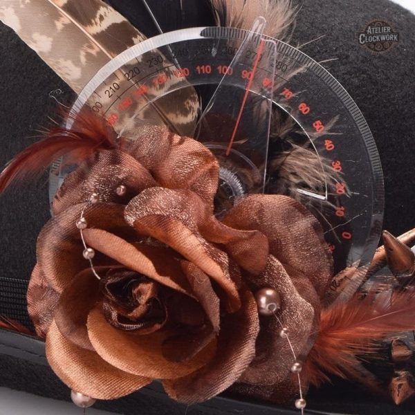 Élégance steampunk avec le chapeau plume Colette
