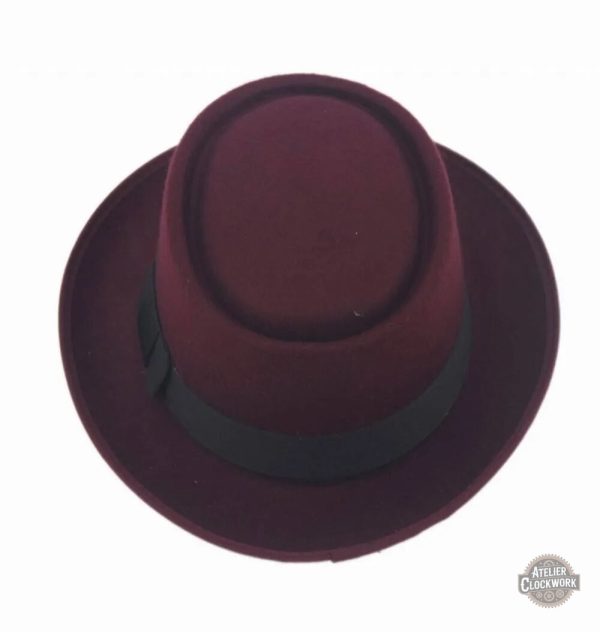 Chapeau avec large bord, finition soignée