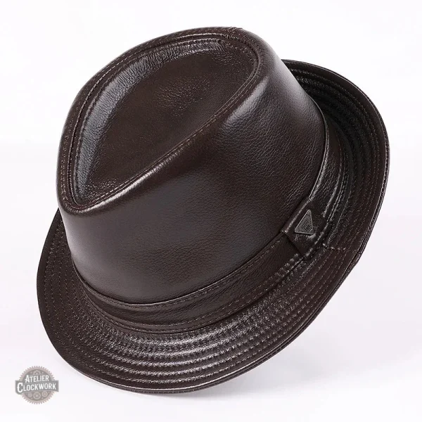 chapeau-fedora-cuir-homme-gentleman-a-bord-court-1 Chapeau Fedora Cuir Homme – Gentleman à Bord Court