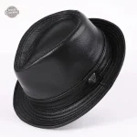 Chapeau en cuir au design moderne et sophistiqué