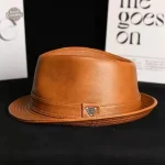 Chapeau court en cuir pour une touche vintage