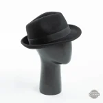 Accessoire dandy homme, chapeau Fedora au style unique