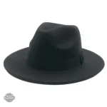Chapeau de cérémonie au caractère affirmé