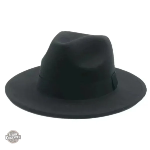 Chapeau de cérémonie au caractère affirmé