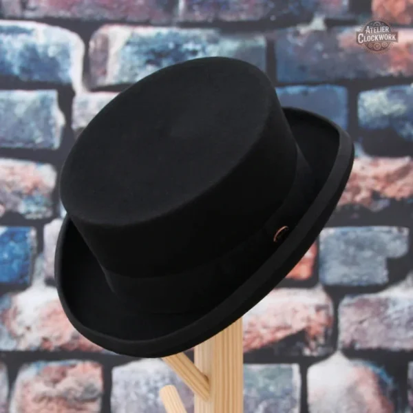 Accessoire de mode : chapeau haut de forme homme