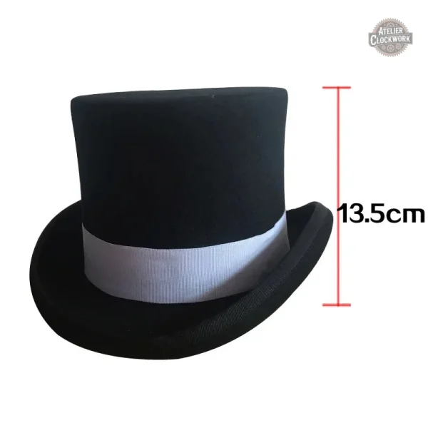 Chapeau haut de forme décoré dans un style steampunk