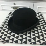 Chapeau élégant pour homme, ajoutant du charme à n'importe quelle tenue