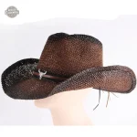 Kitty Leroy, chapeau de paille, touche vintage et futuriste