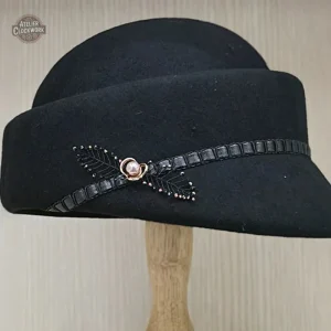 Chapeau steampunk élégant avec voilette raffinée