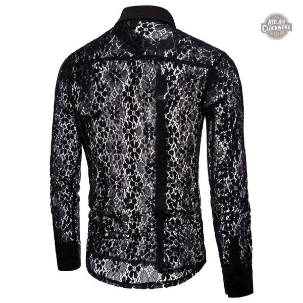 Look audacieux avec chemise en dentelle pour homme