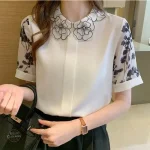 Chemise à fleurs, fusion du passé et futur steampunk