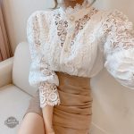 Style steampunk avec col montant et dentelle