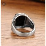 Chevalière tendance homme pierre noire