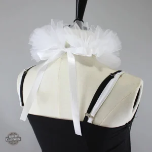 Détail du col fraise steampunk élégant