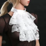 Élégant col jabot pour un style vintage moderne