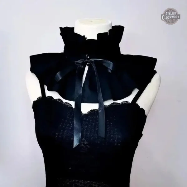 Col amovible pour personnaliser votre costume