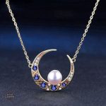 Bijou Steampunk en forme de croissant lumineux