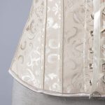 Corset ancien pour un voyage dans le temps