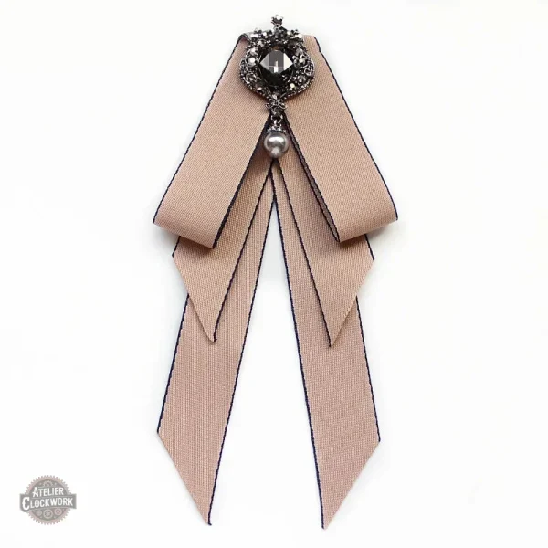 Cravate lavallière chic pour un look steampunk audacieux