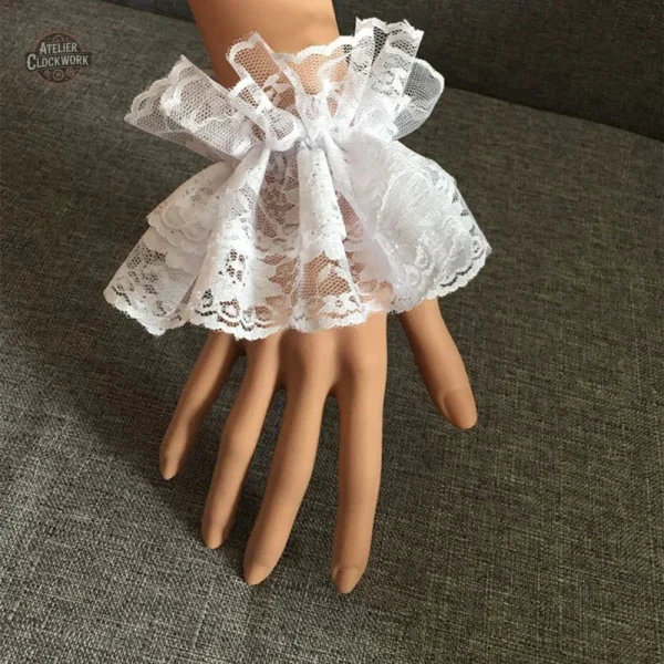 Gants Blancs pour un Look Steampunk Vintage