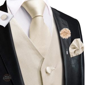 Gilet ivoire élégant pour look steampunk masculin