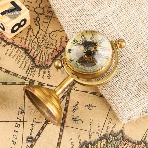 Décoration intérieure style Steampunk avec globe pendu