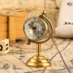 Objet décoratif steampunk, globe pendu en métal