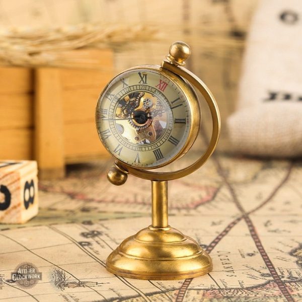 Objet décoratif steampunk, globe pendu en métal