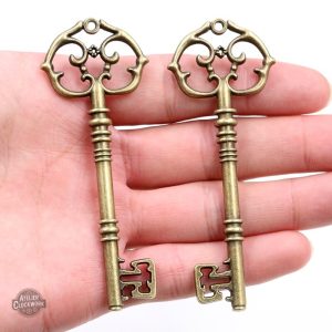 Accessoires steampunk : grandes clefs décoratives