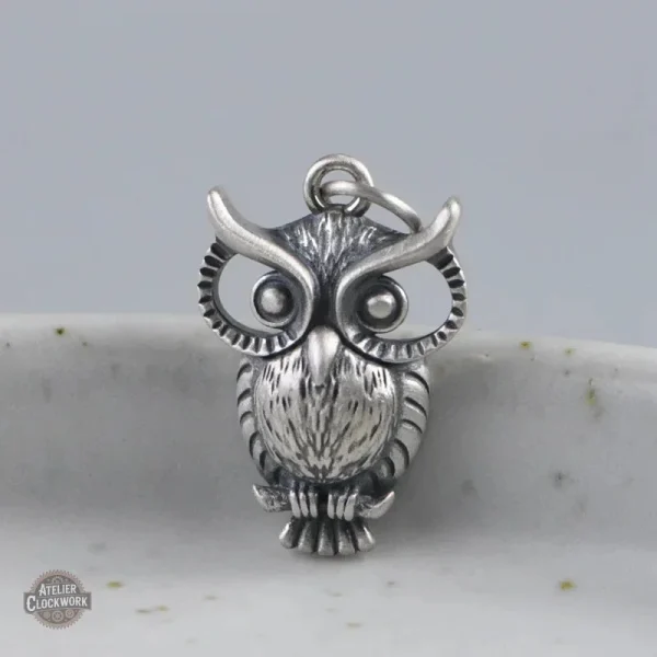 Pendentif steampunk hibou, élégance masculine affirmée