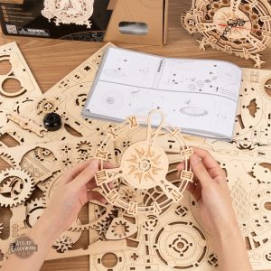 Horloge en bois design hibou, style steampunk