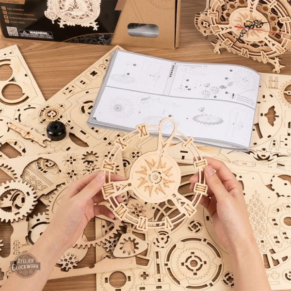 Horloge en bois design hibou, style steampunk