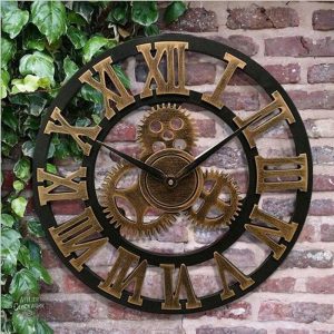 Horloge vintage en métal au design steampunk