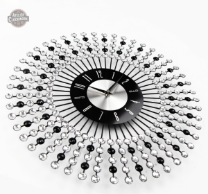 Accessoire horologique en aluminium au style rétro-futuriste