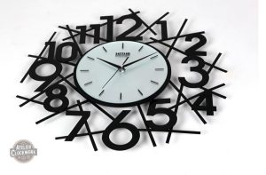 Horloge en acier inoxydable au style vintage