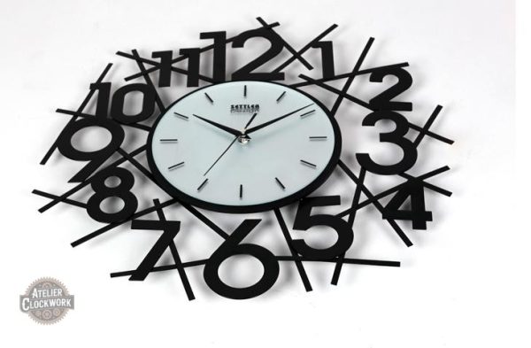 Horloge en acier inoxydable au style vintage