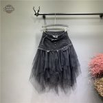 Jupe féminine alliant jean et tulle, esprit steampunk
