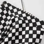 Jupe noire et blanche à carreaux, élégance intemporelle