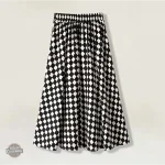 Jupe noire et blanche, l'alliée de votre garde-robe