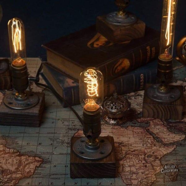 Bureau d'Antan : lampe au style industriel unique