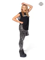 Legging tendance alliant esthétique baroque et futuriste