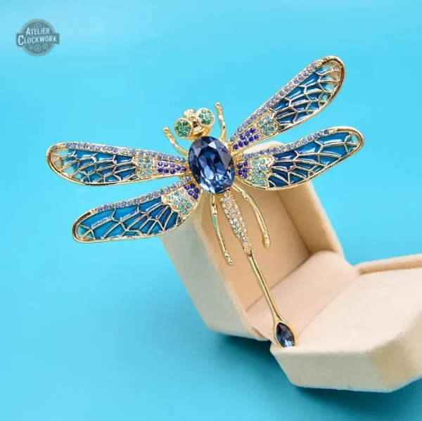 Élégante broche libellule pour un look steampunk