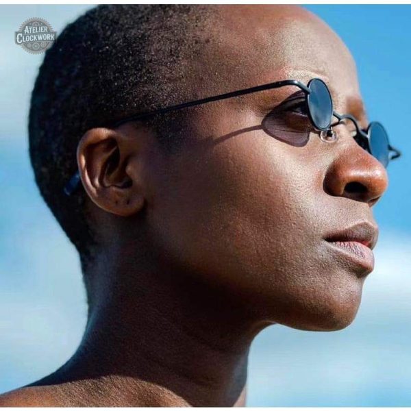 Accessoire de mode : lunettes de soleil rondes